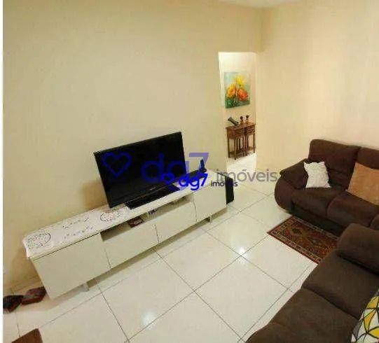 Casa com 2 Dormitórios, sendo 1 Suíte e Edícula nos fundos - Foto 2