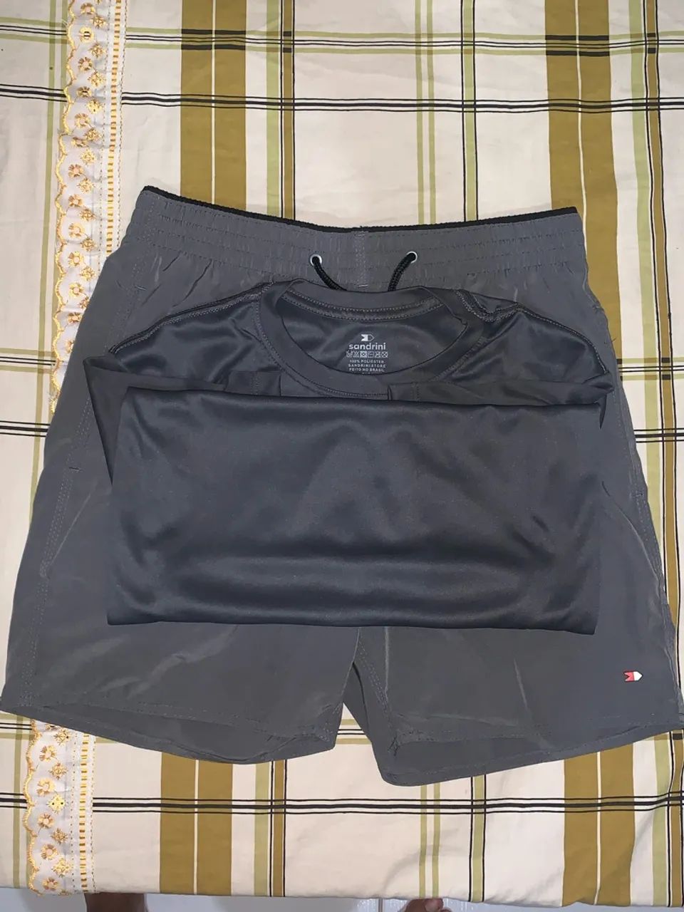 Kit short e camiseta pra academia e corrida