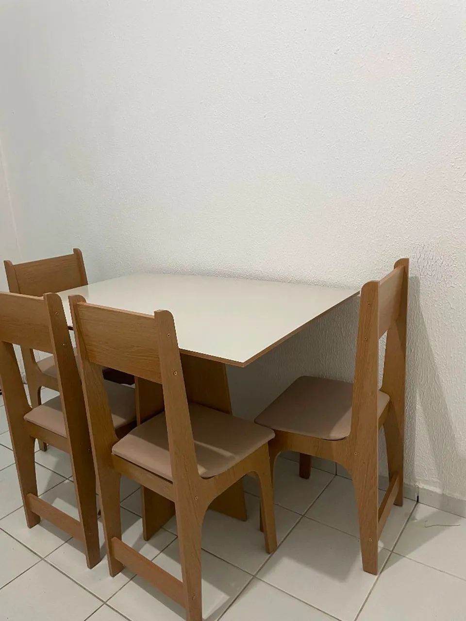 Mesa de Jantar Com 4 cadeiras em MDF - Foto 3