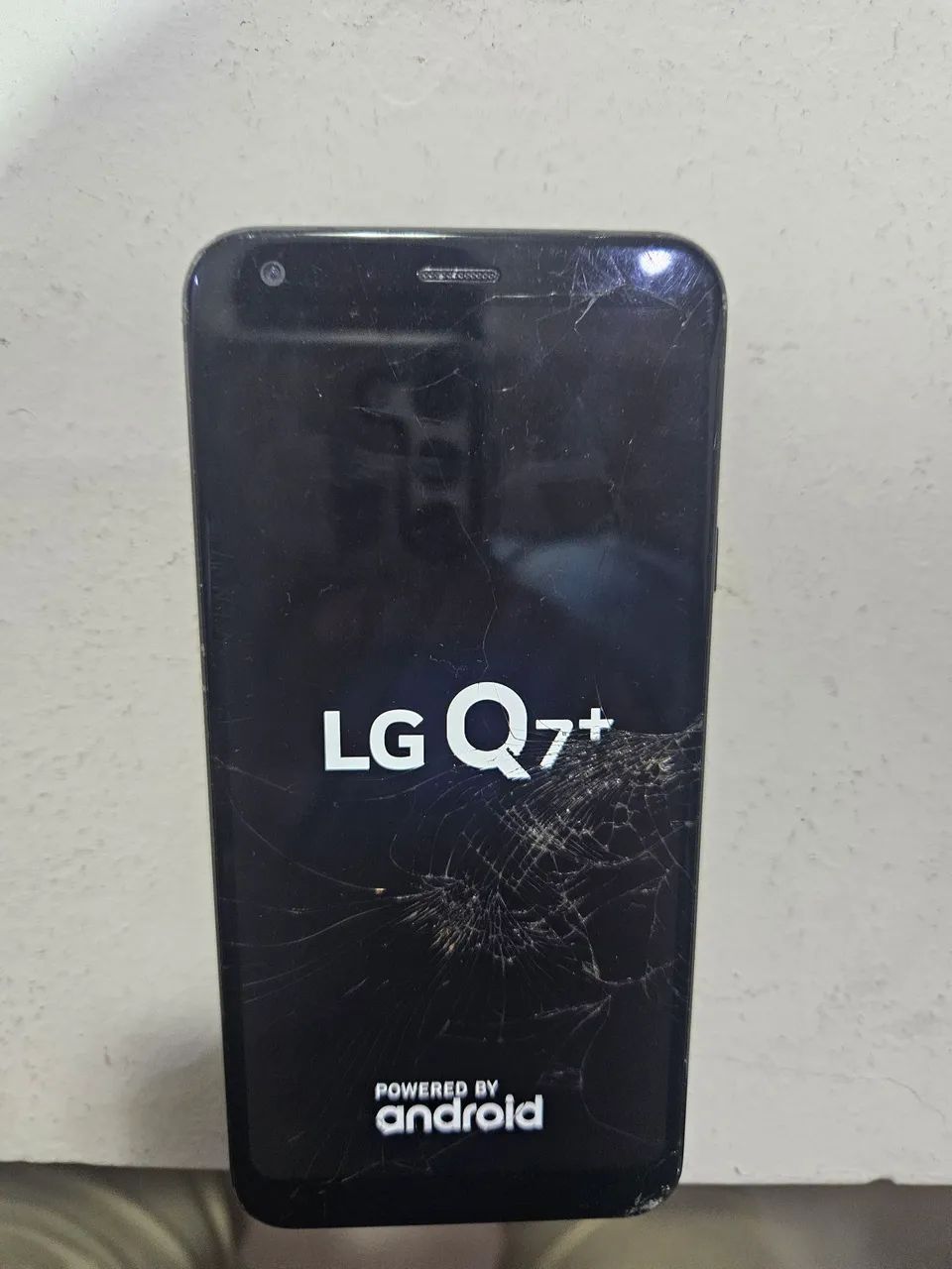LG Q7+ celular quebra galho