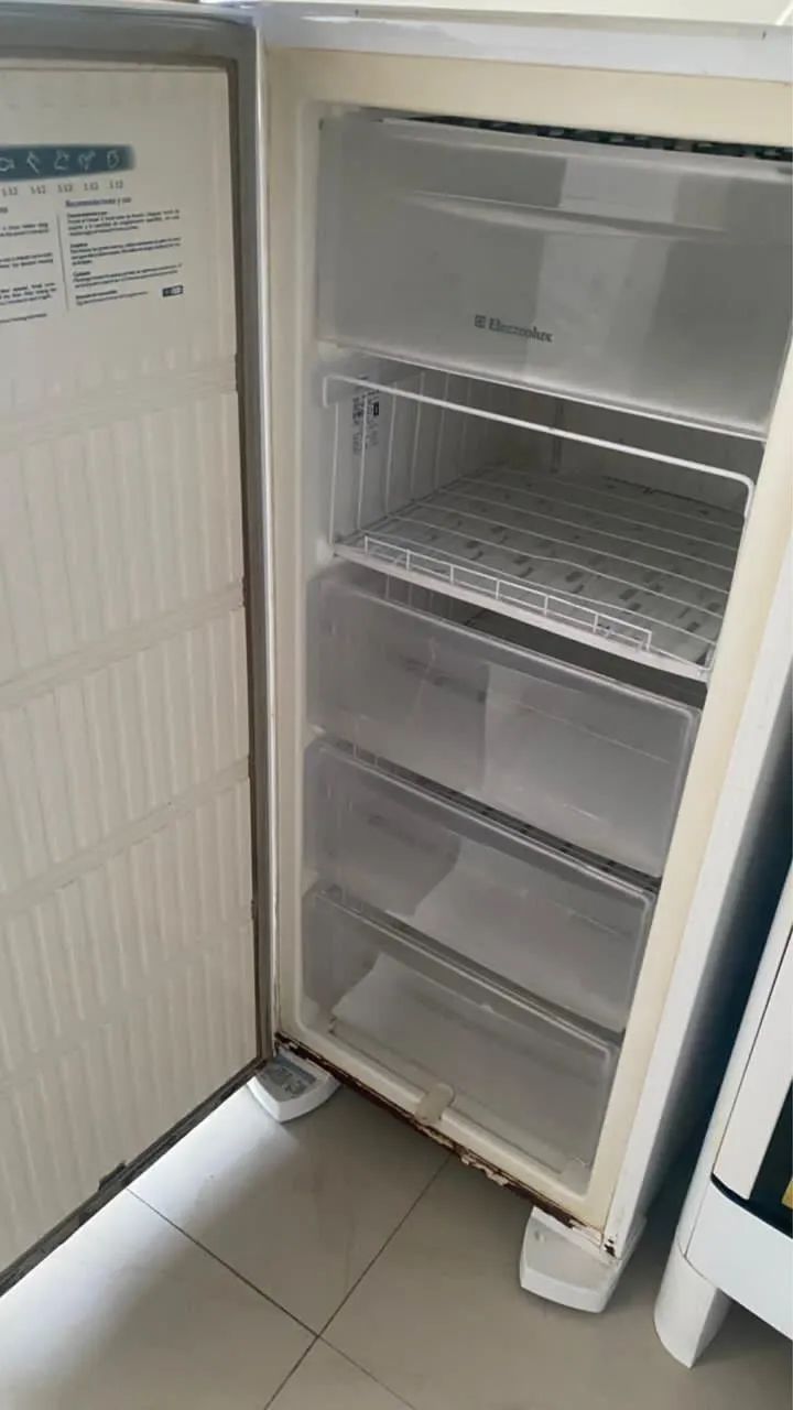 Freezer Eletrolux Fe18 vertical 145 litros! - Foto 2