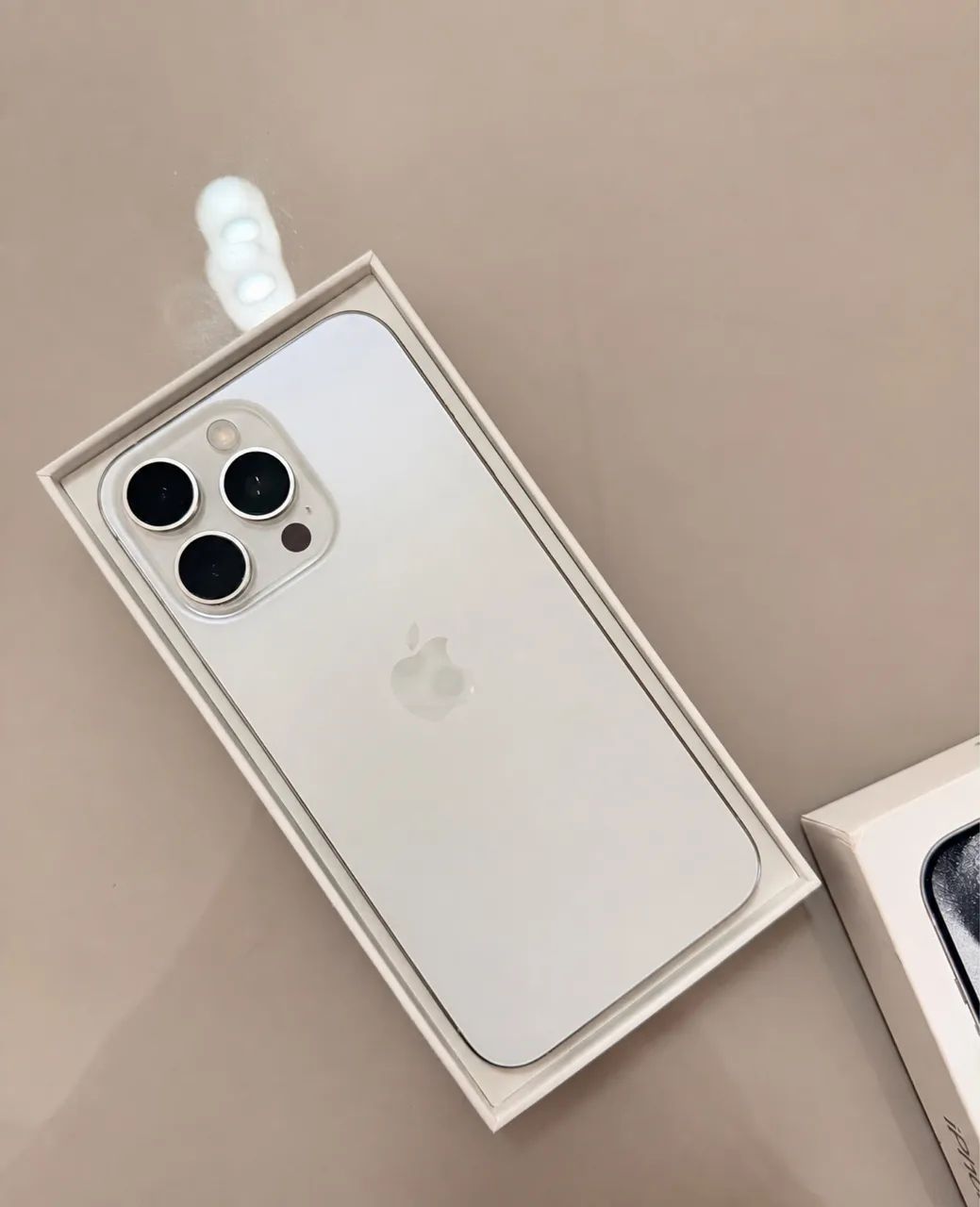 iPhone 15 pro Max branco 256gb bateria 83% - Foto 2