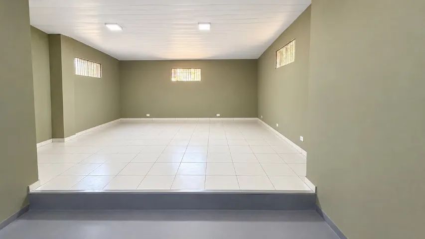 ALUGA-SE IMÓVEL COMERCIAL NA AV. GETÚLIO VARGAS - CENTRO- TEL. *59 - Foto 2