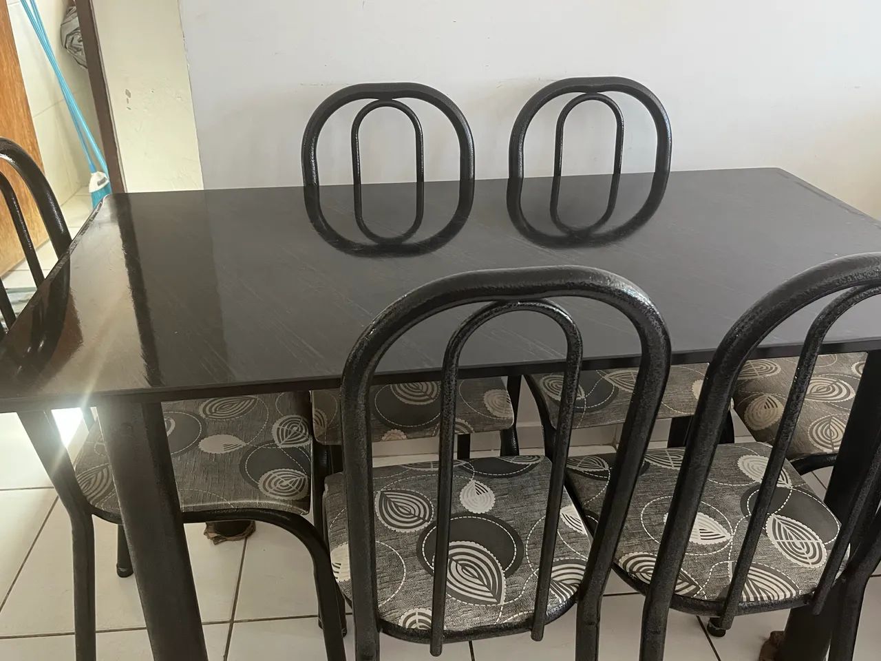 Mesa de com tampa de vidro 6 lugares  - Foto 2