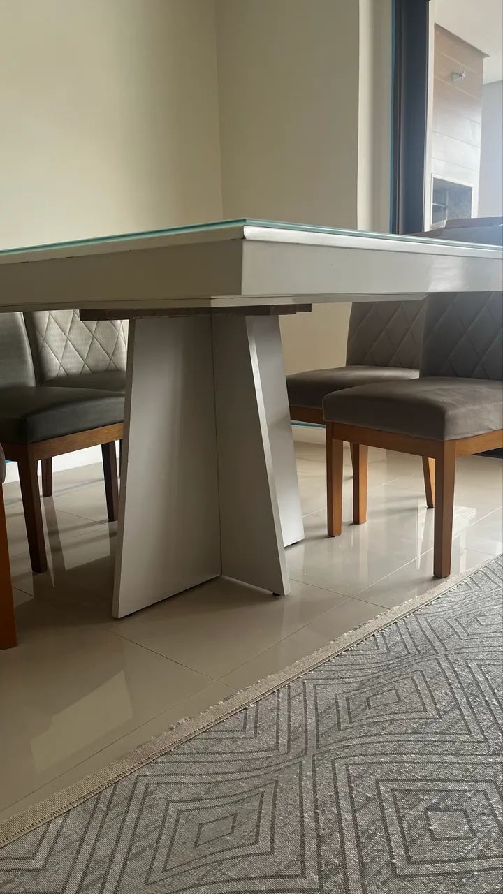 Mesa com tampo de vidro, para 8 lugares.  - Foto 3