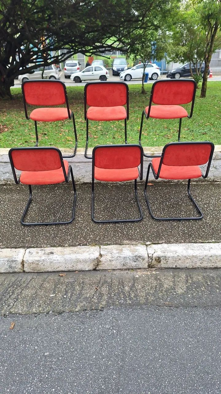Conjunto de 6 cadeiras estilo Cescas  estofadas anos 70. - Foto 5