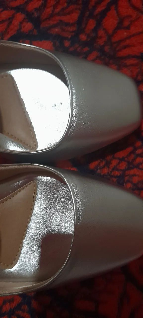 Sandália nova cor prata - Foto 2