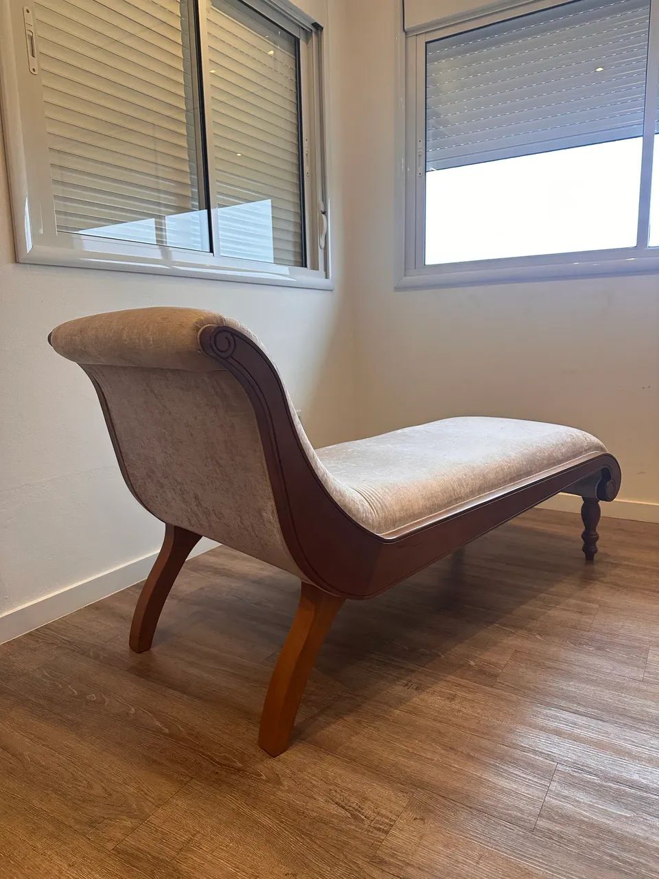 Chaise Longue / Divã Clássico em Madeira - 1,50 m - Excelente Estado - Foto 2