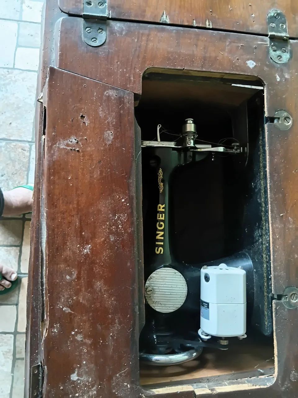 Máquina de costura antiga de mesa - Foto 4