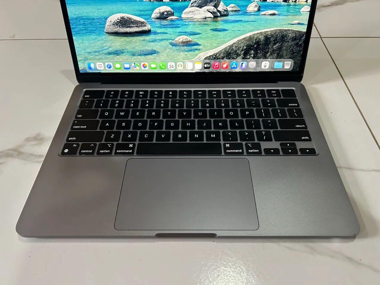 MacBook Air 2022 M2 8GB RAM 256 SSD bateria 86% - Notebooks