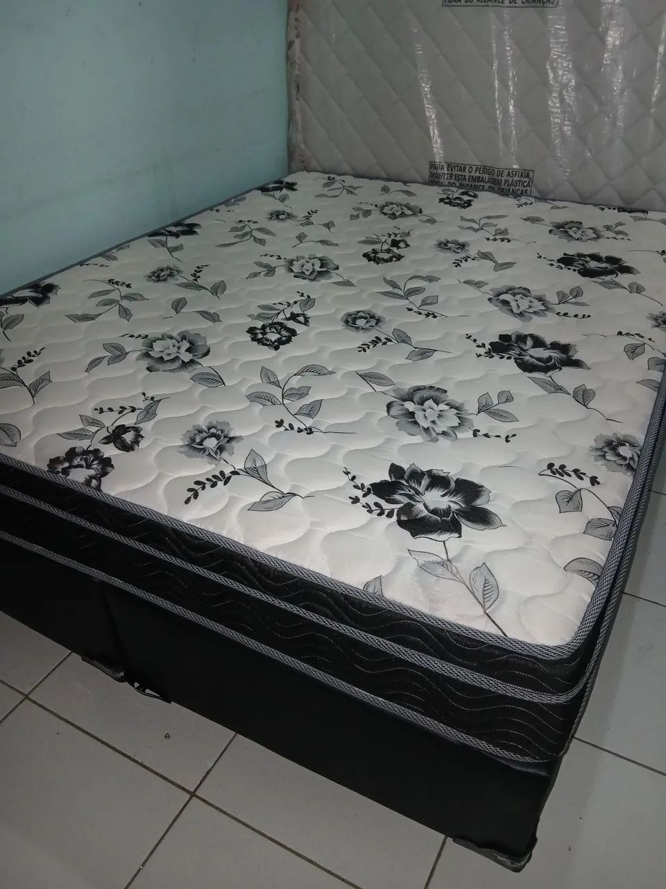 Cama + colchão Queen Ortobom R$ 1500