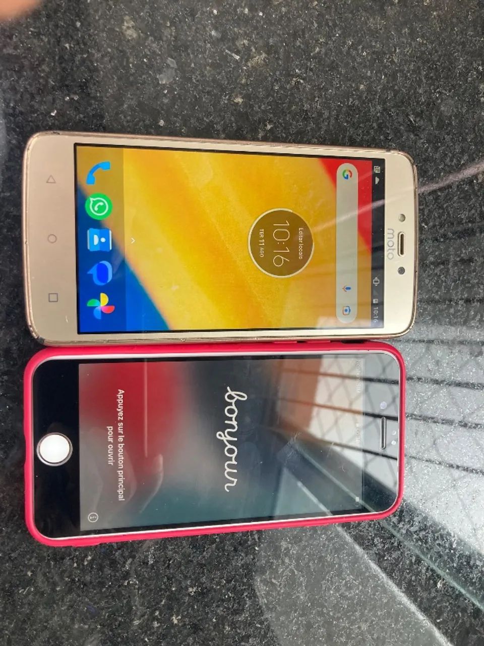 DOIS CELULARES,1IPHONE E 1MOTOROLA.os dois há 400$ - Foto 2