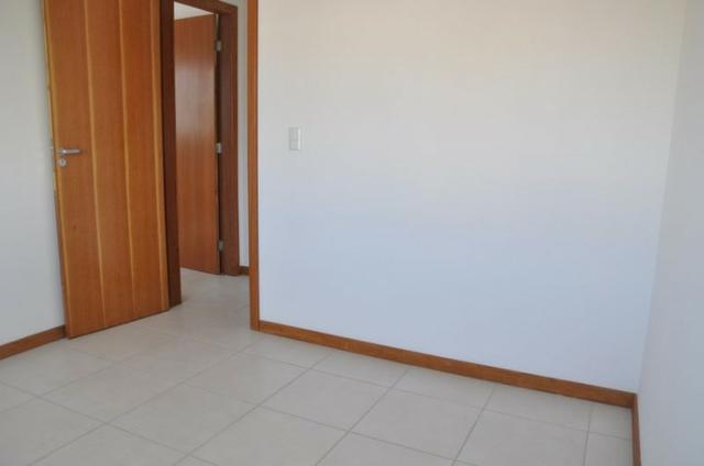 Apto c/ 3 qts/suíte, sala, cozinha, prédio c/ elevador, a 600 metros da praia. - Foto 9