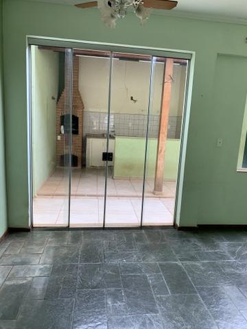 Alugo casa condomínio 3 dorm , suite, lazer,próx shopping, escolas, city 2 mil - Foto 4