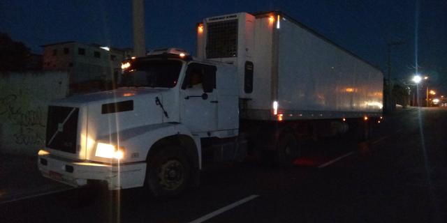Vendo ou troco cavalinho e carreta frigorífica - Foto 2