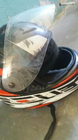 Dois capacete e um par de retrovisor - Foto 3