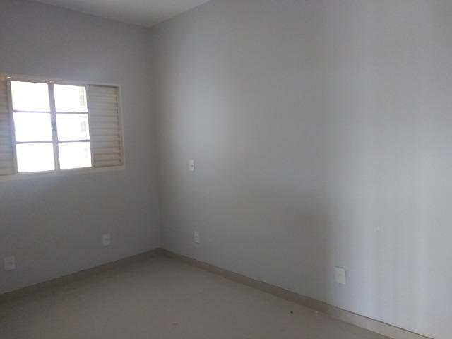 Allmeida vende bela casa com três quartos no Condomínio Mansões Entre Lagos - Foto 15