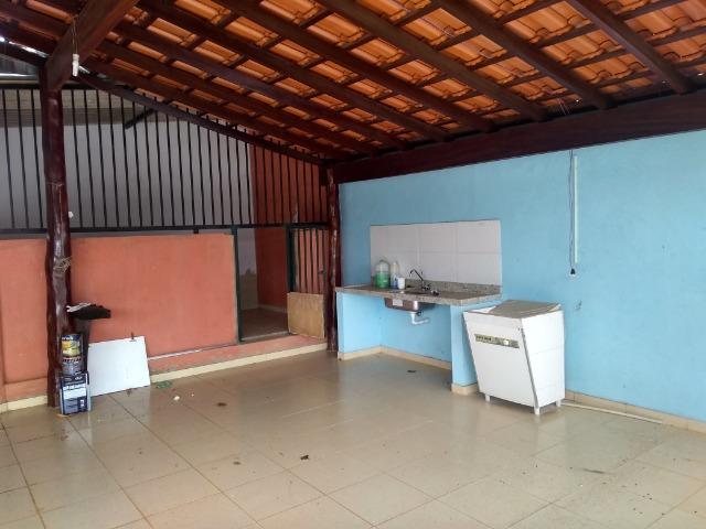 Allmeida vende bela casa com três quartos no Condomínio Mansões Entre Lagos - Foto 6