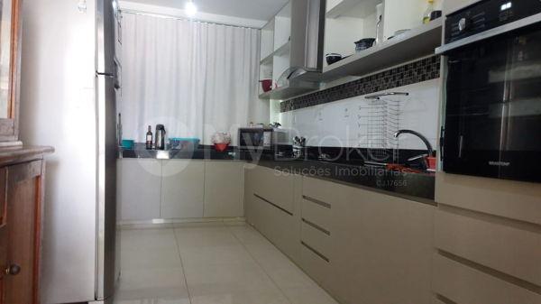 Casa sobrado com 5 quartos na Vila Santa Helena em Goiânia - Foto 14