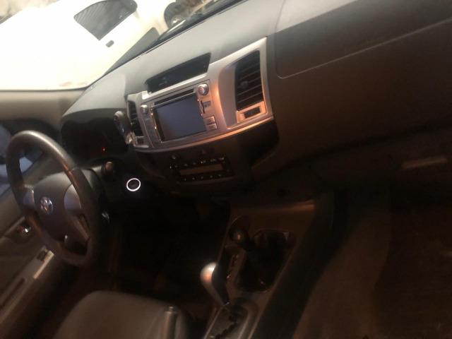 Vendo ou troco Hilux 13/13 SRV Preta - Foto 8