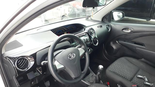 Toyota Etios xs 1.5 - Foto 2