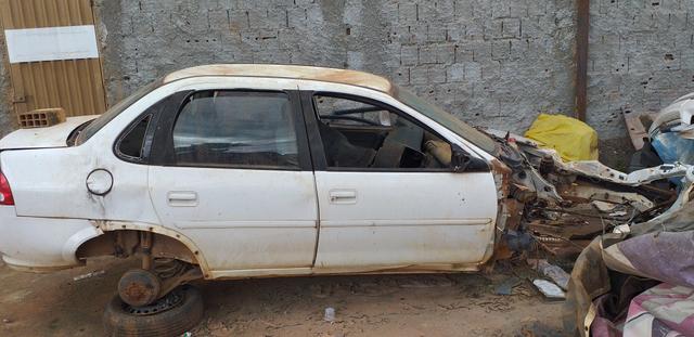 Carro capotado pra ir logo
