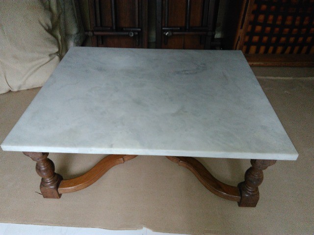 Mesa de Centro em Jacarandá Maciço Torneada com Mármore de 3cm - Foto 2