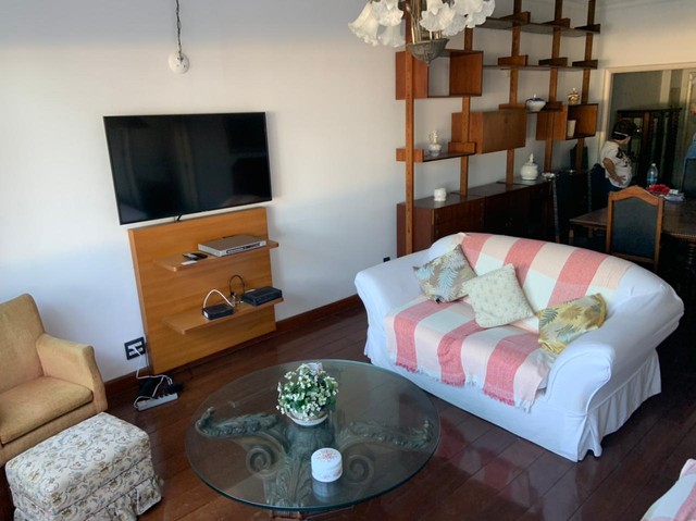 Excelente apartamento frontal ao mar de Copacabana com 132 m2 sendo 3 quantos 1 suite dep  - Foto 8