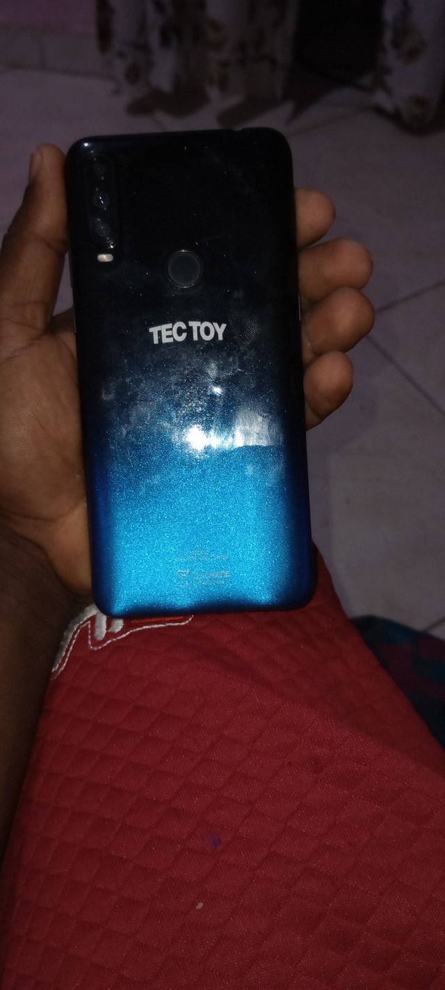 Celular da TEC TOY modelo TEC TOY on 128 GB 