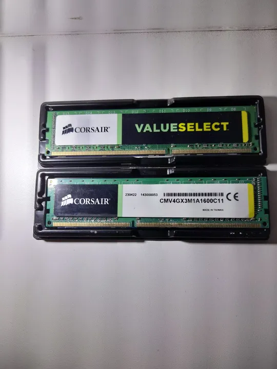 Vendo 2x memórias ram corsair ddr3 de 4gb total de 8gb ram