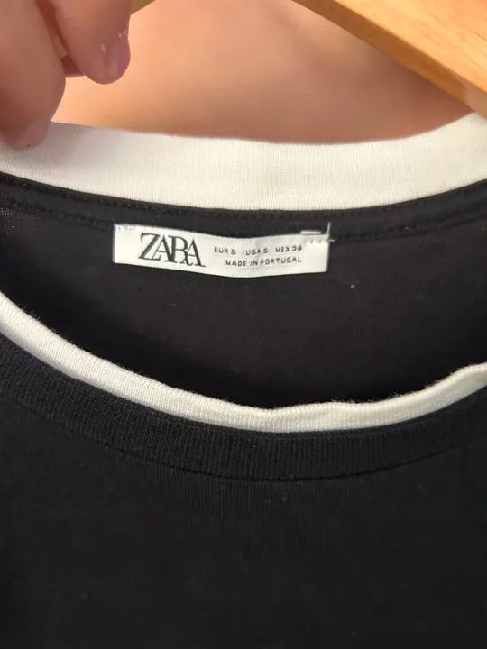 Camiseta Zara Preta com Detalhe Branco - Foto 2