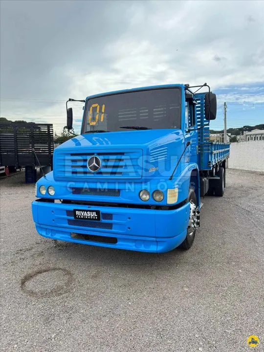 MB 1418 Eletrônico ano 2001 Carroceria 4X2