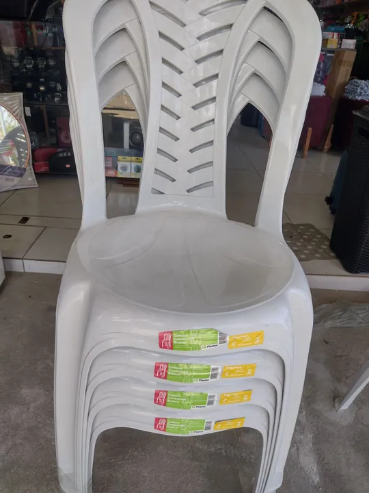 Conjunto de Cadeiras de Plástico - Branco