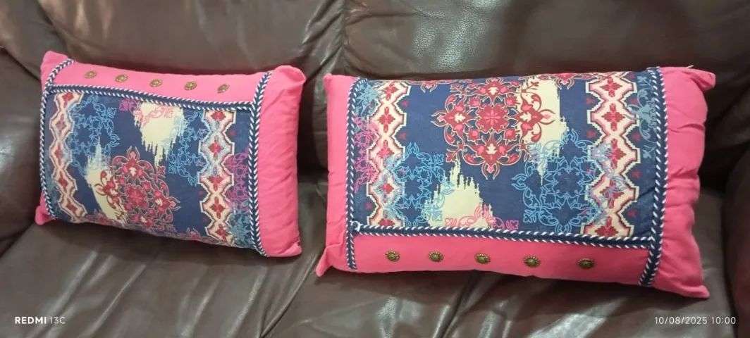 KIT COM 2 ALMOFADAS BOHEMIAN COM BOTÕES 30X50