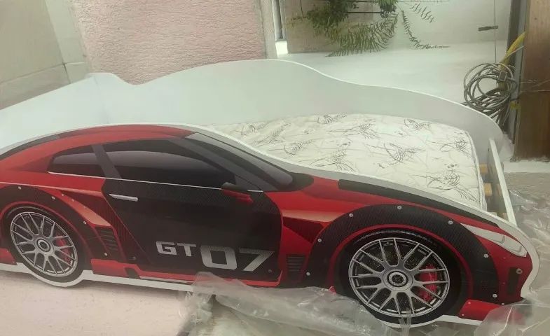 Cama Infantil Formato Carro com colchão!