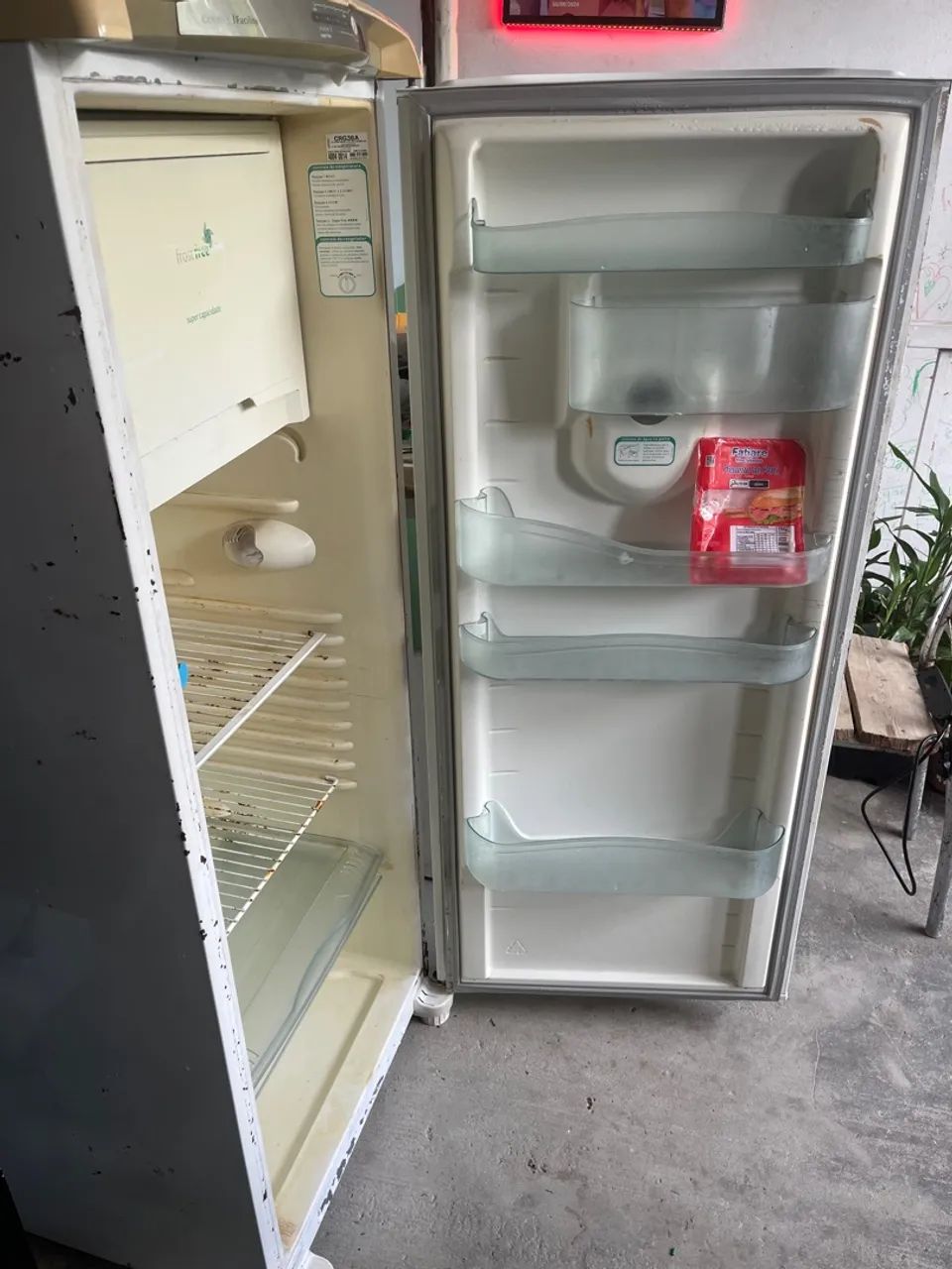 Geladeira funcionando mais não congela não  - Foto 2