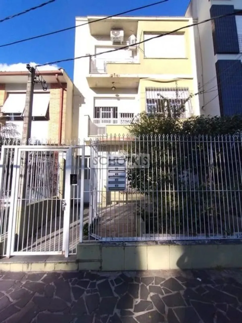 IMOBILIÁRIA SCHOTKIS ALUGA APARTAMENTO DE 02 DORMITÓRIOS MOBILIADO, NA MIGUEL TOSTES PRÓXI