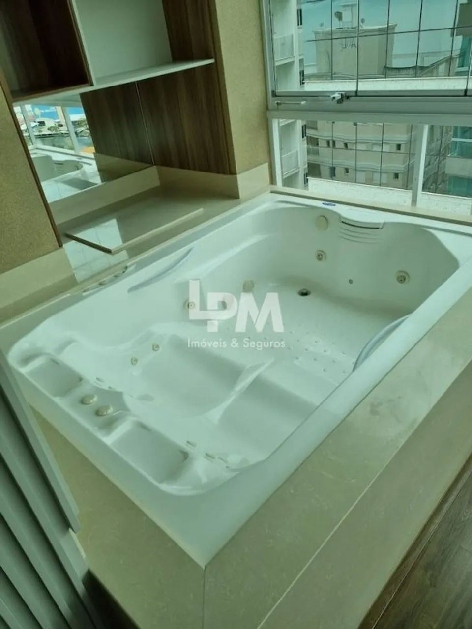 Apartamento para aluguel com 300 metros quadrados com 5 quartos em Meia Praia - Itapema -  - Foto 2