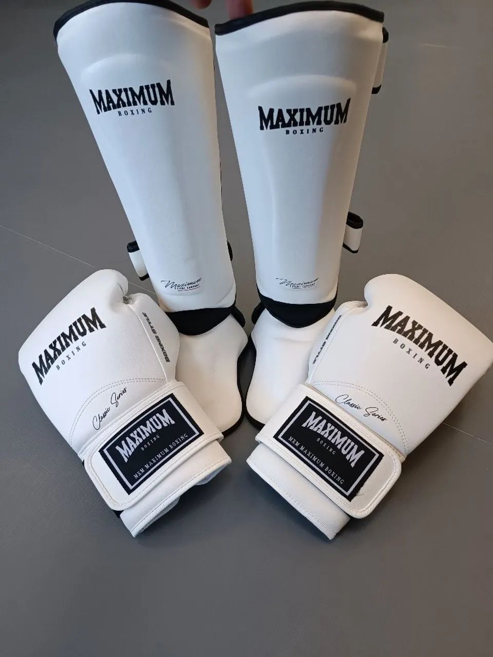 Kit de Muay Thai: Luvas e Caneleiras e Bandagem 5mt Maximum Boxing,   - Foto 3
