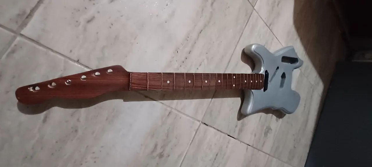 Guitarra Elétrica Corpo Branco - Foto 3
