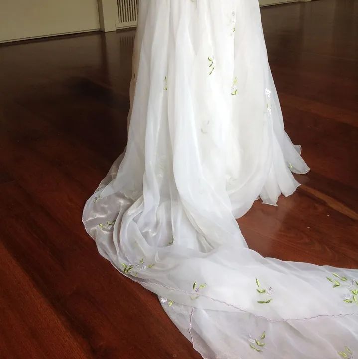 Vestido de noiva bordado com flores - Foto 5
