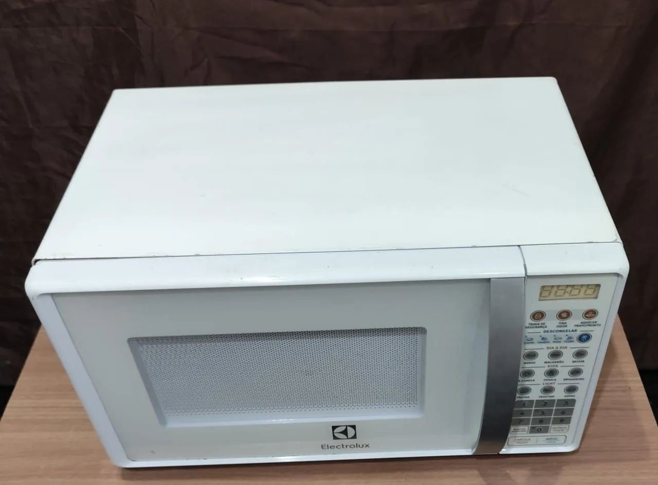 R$280,00 Micro-ondas Electrolux Branco 20 Litros (entrega e garantia)