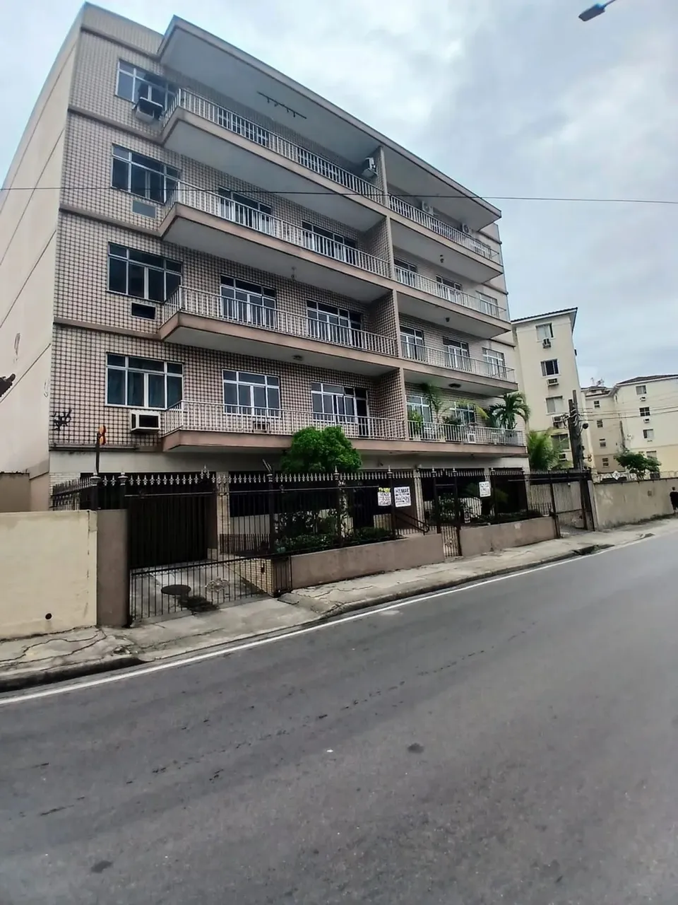 IRAJÀ - ÒTIMO APTO COM 85m2 ,COMPOSTO POR 2 QUARTOS , SALA, VARANDA, GARAGEM, JUNTI AO COM