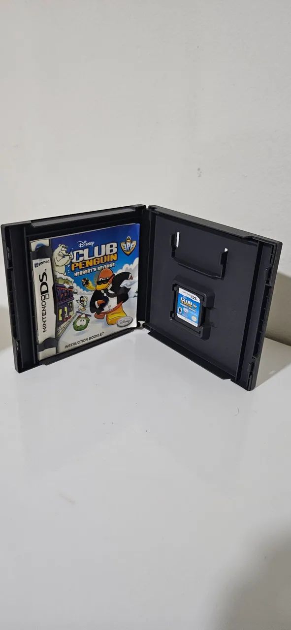 Jogo Club Penguin: Herbert's Revenge - Nintendo DS - Foto 3