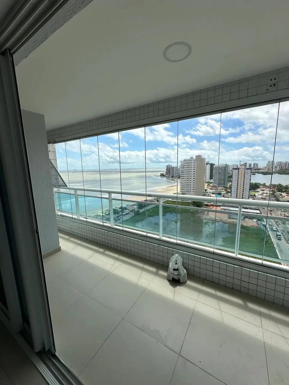 APARTAMENTO NA PENÍNSULA COM 2 SUÍTES | VISTA MAR E LAGOA