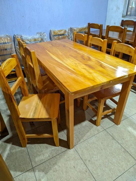 Mesa de Jantar de Madeira Maciça(mogno) com 6 cadeiras  - Foto 2