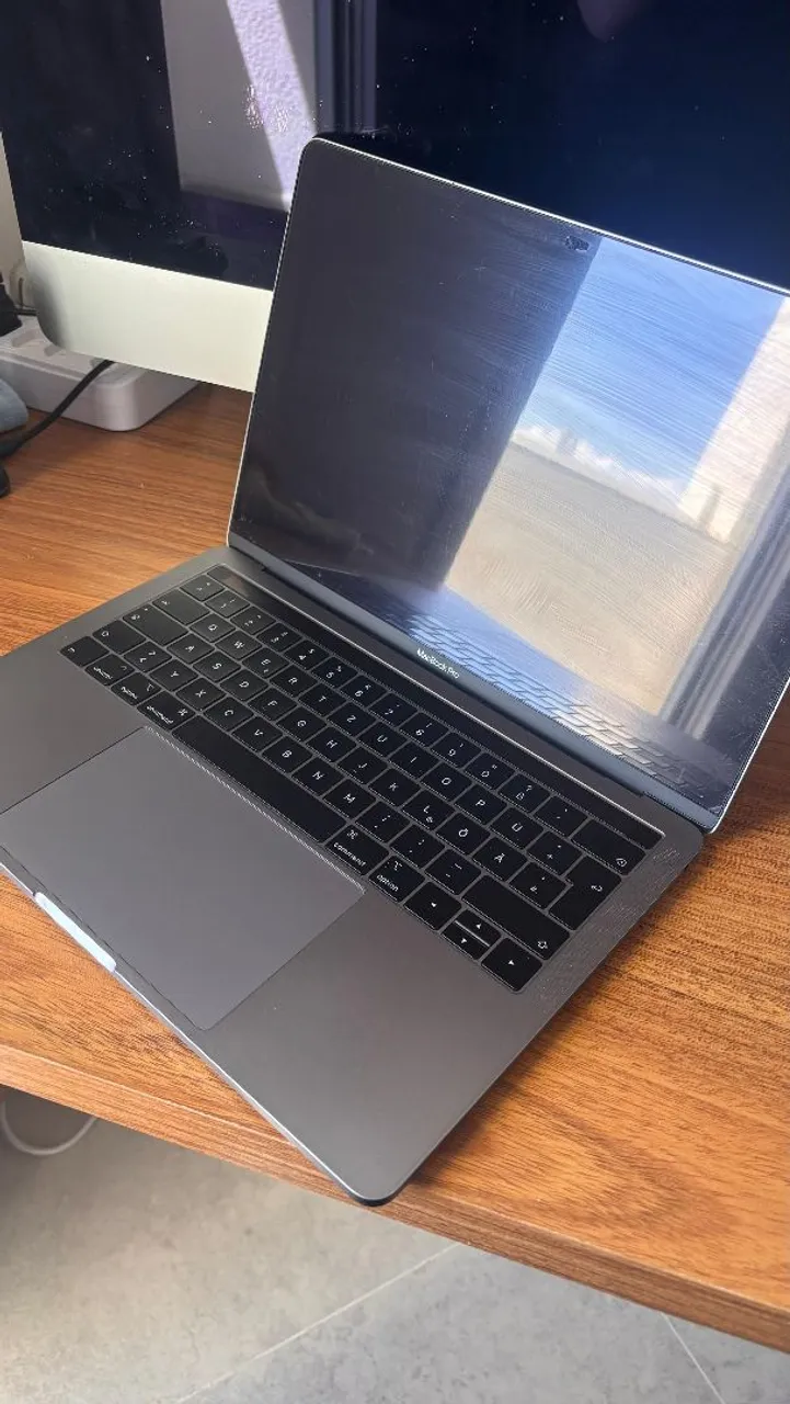 macbook pro 13 2019