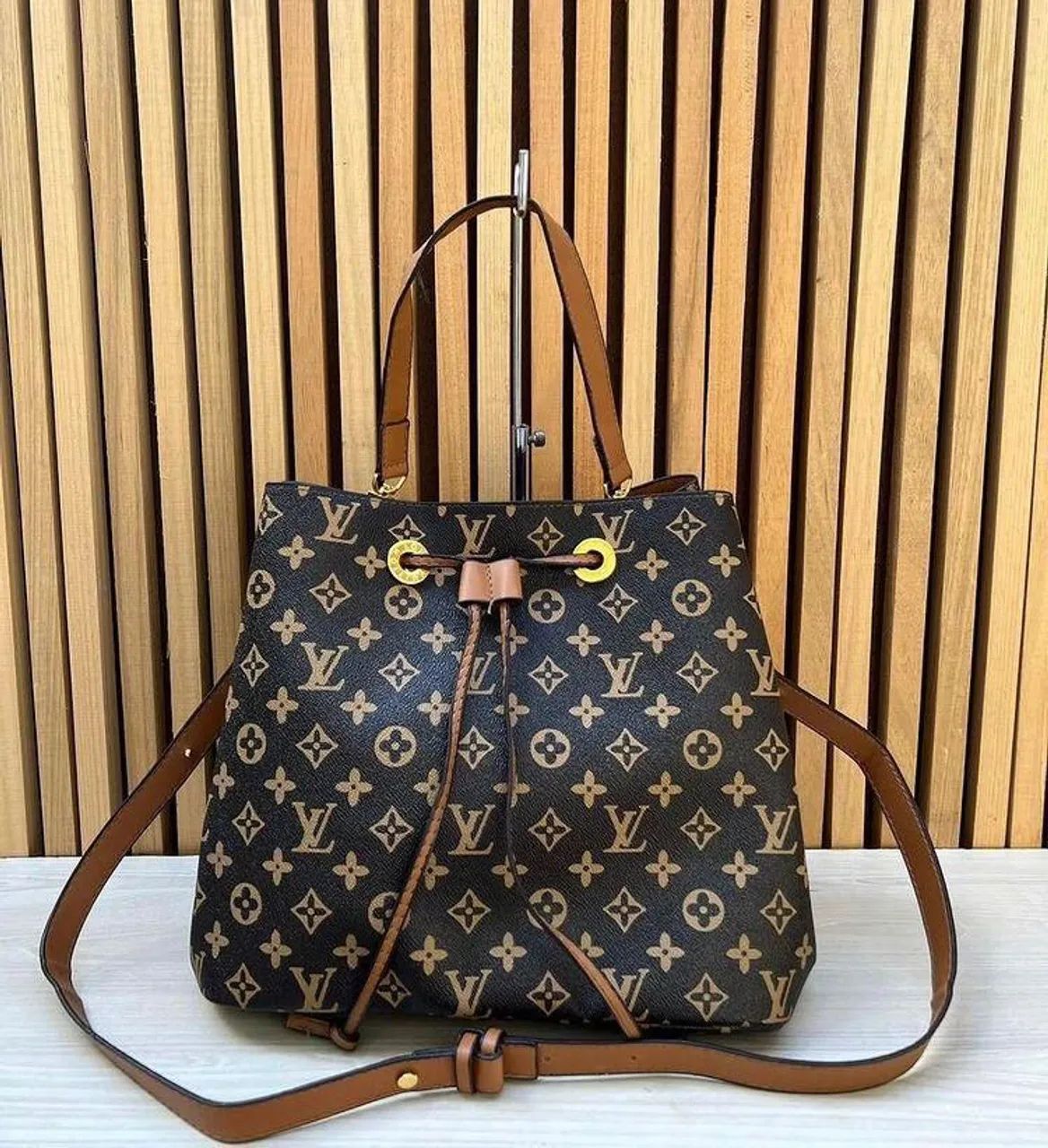 Bolsa Louis Vuitton Monogram Bucket Clássica