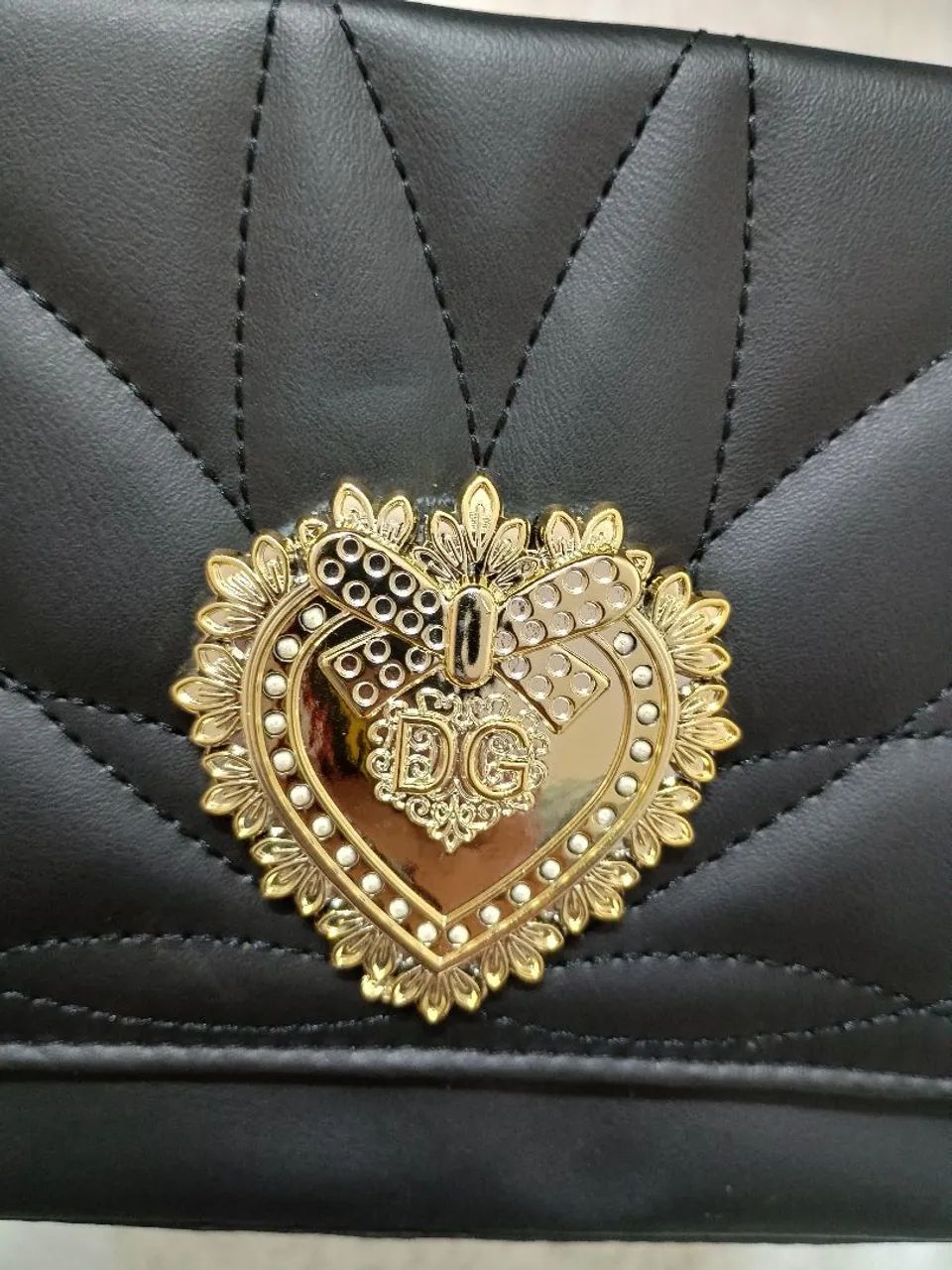 Bolsa Feminina DG Preta com Detalhe Dourado - Foto 2