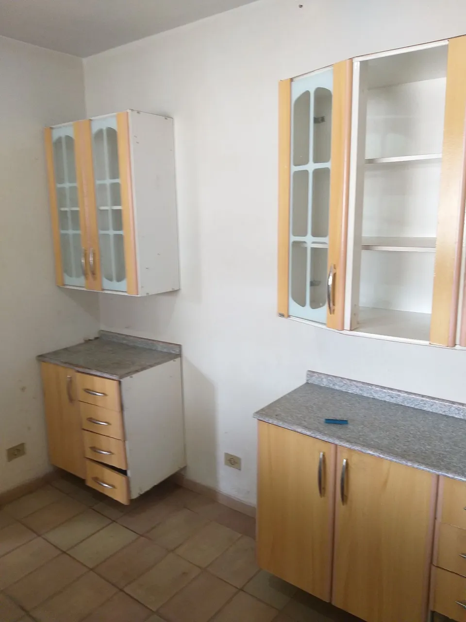 Casas e sobrados.